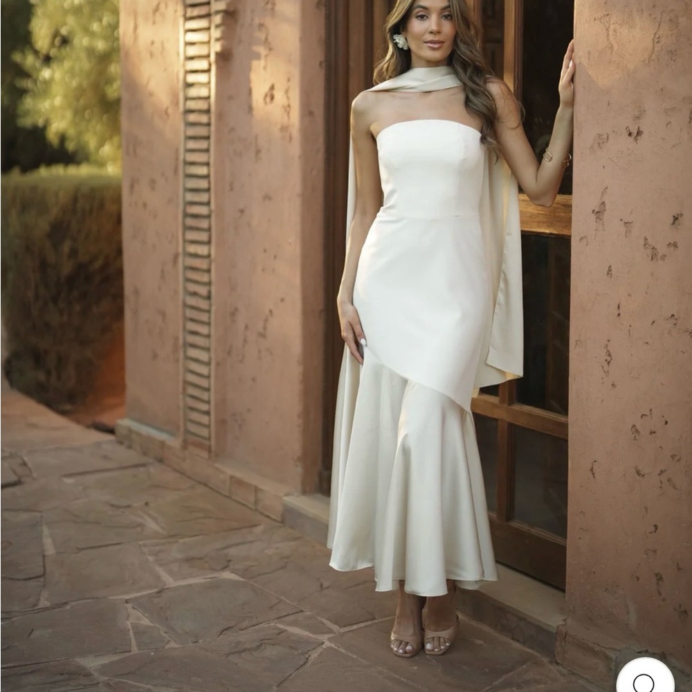 Güendolina Fiona Dress and Shawl in Beige